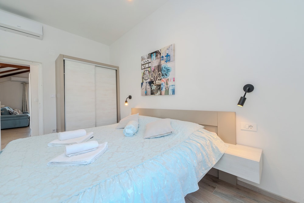 Classic Apartment, Sea View