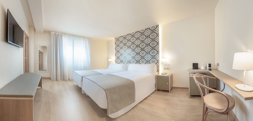 Double or Twin Room, Sea View - Photo 5