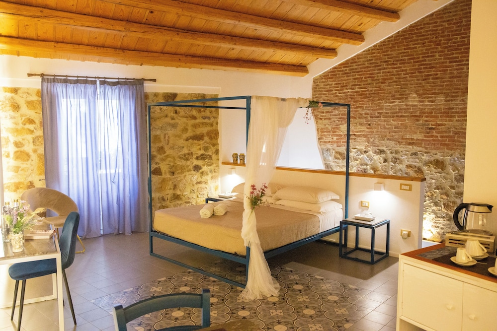 Deluxe Room, Courtyard View