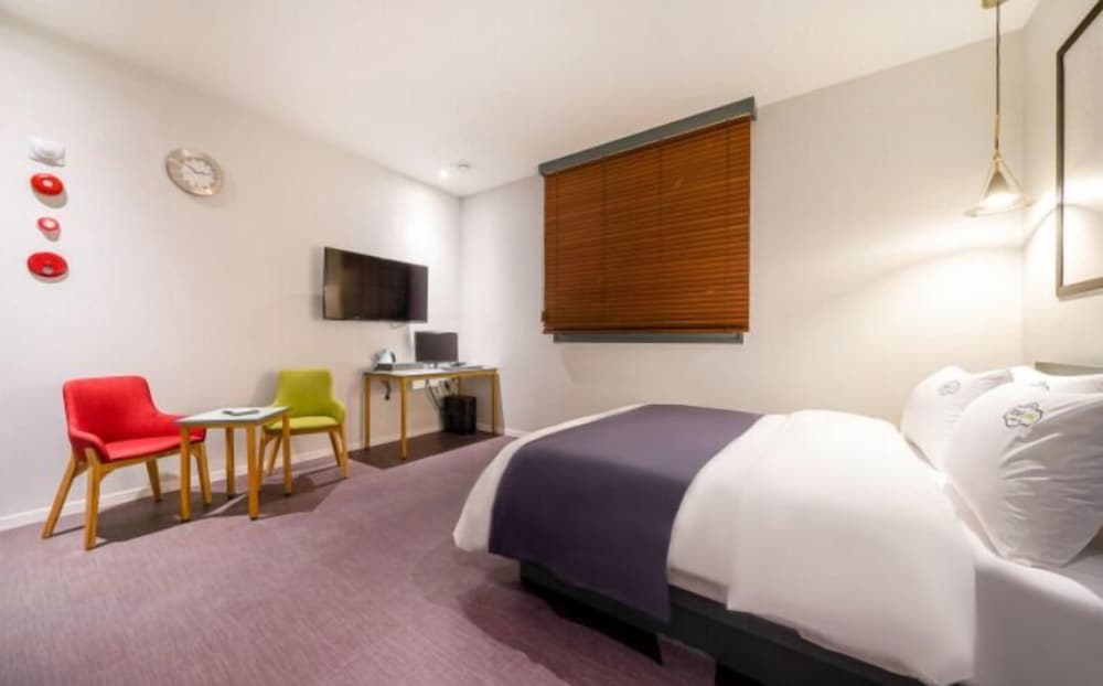 Standard Double Room - Photo 10