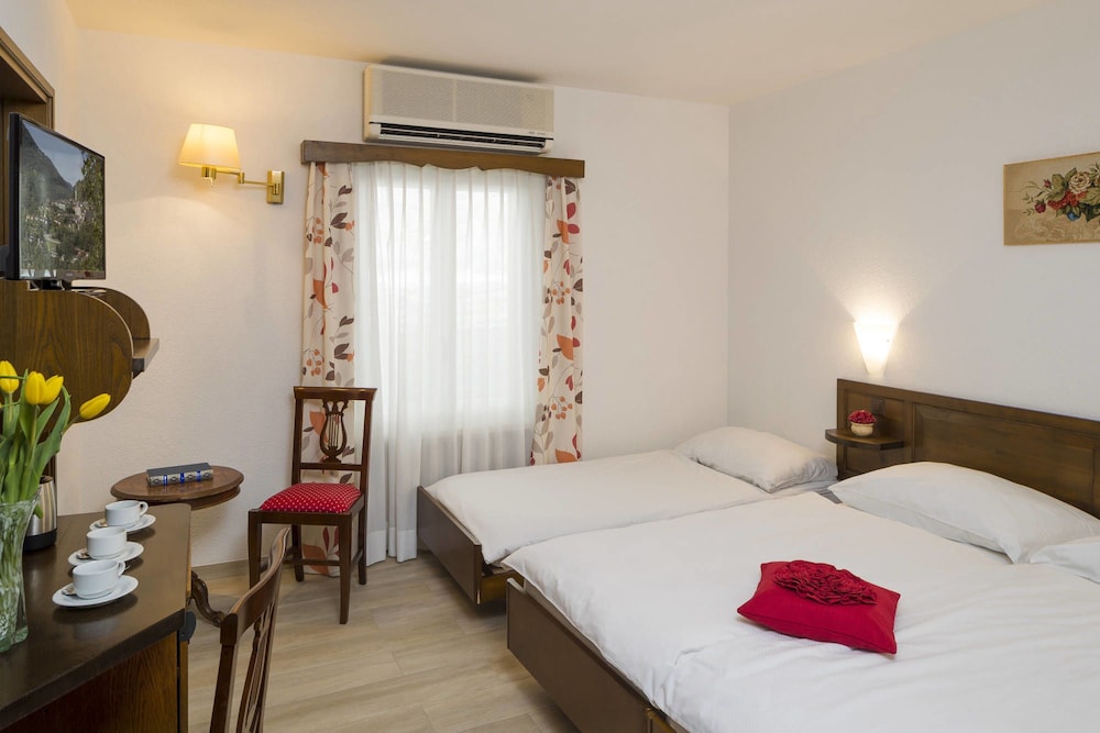 Classic Triple Room - Photo 2