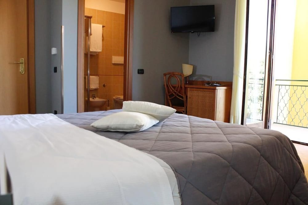 Double Room - Photo 8