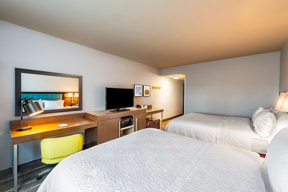 Room, 2 Queen Beds, Accessible, Non Smoking (Mobility & Hearing, Roll-In Shower) - Photo 3