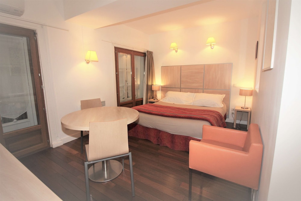Standard Studio, 1 Queen Bed, Non Smoking, Kitchen (Shower Only)