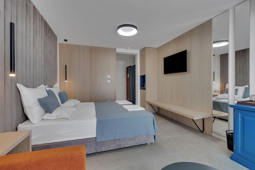 Premium Double room side sea view photo 2