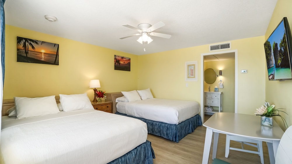 Standard Room, 2 Queen Beds photo 2