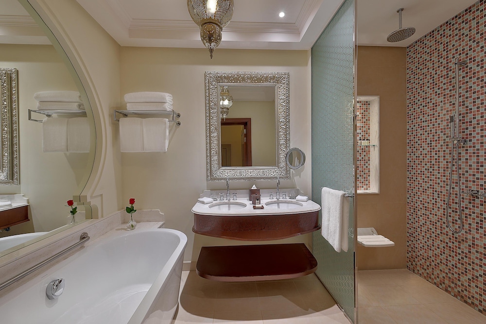 Deluxe Room, 2 Twin Beds, Balcony (View) photo 2