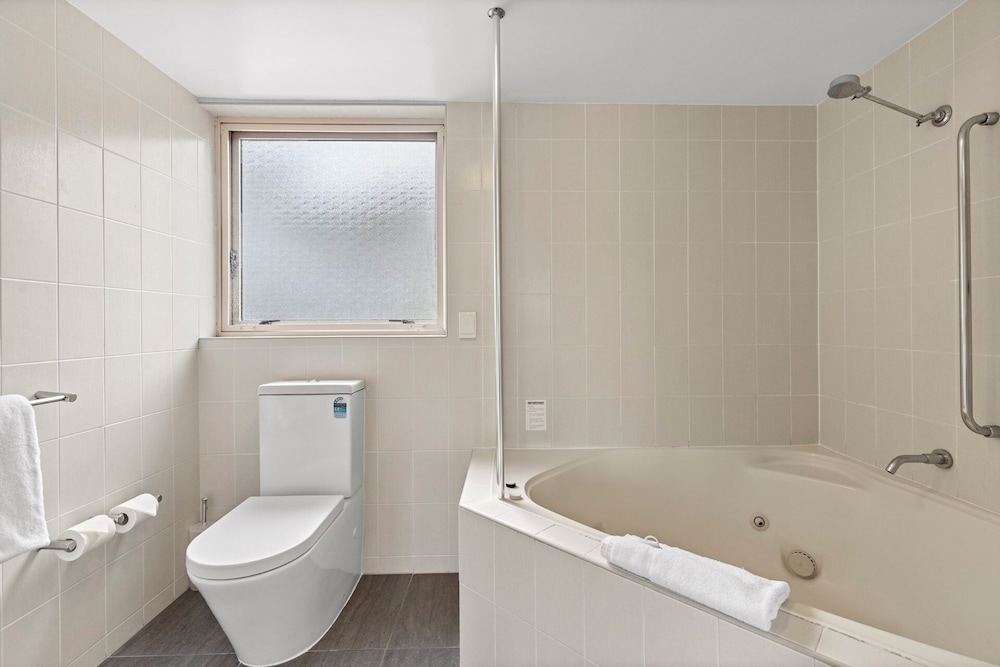 Executive two bedroom apartment - Photo 5