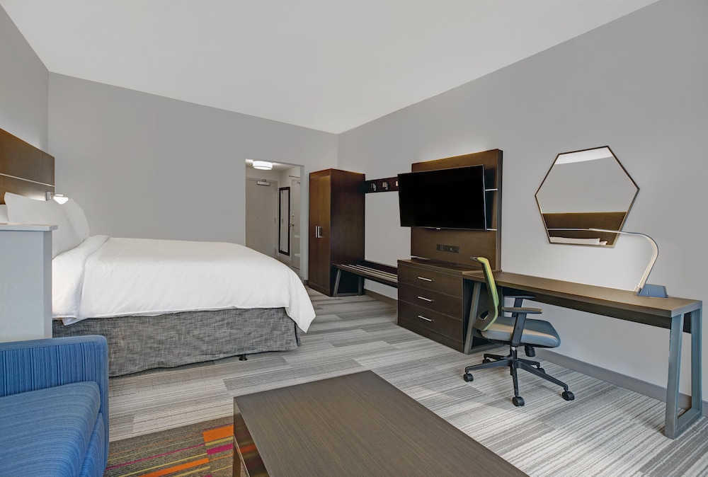 Standard Room, 1 King Bed, Accessible, Non Smoking - Photo 4