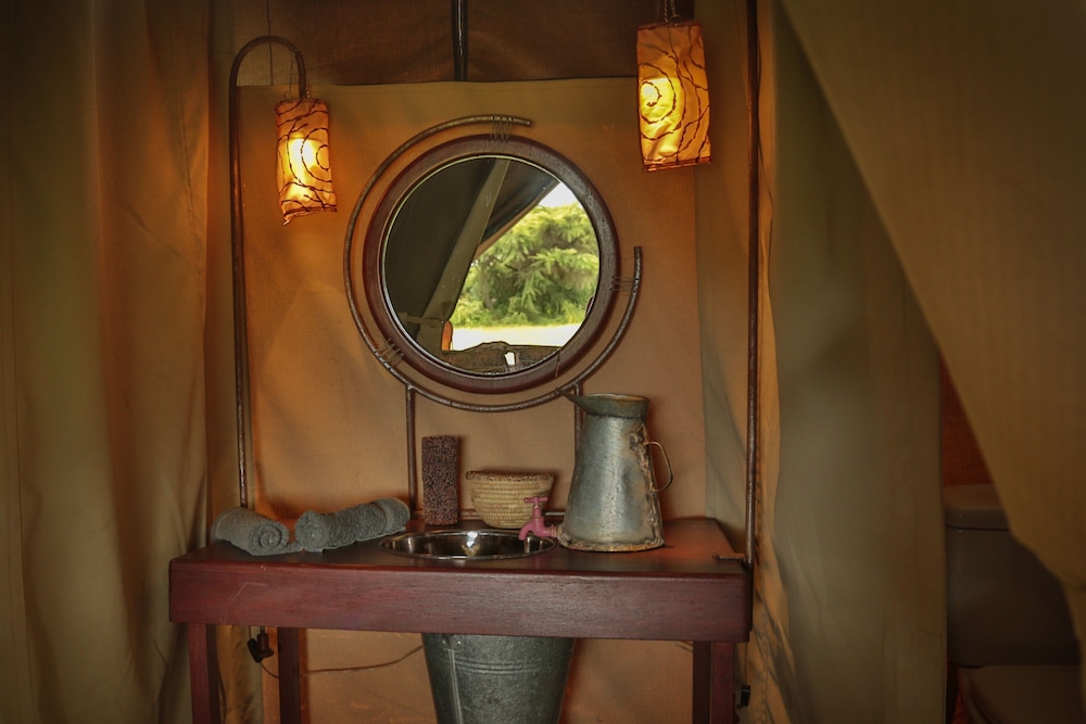 Deluxe Tent photo 2