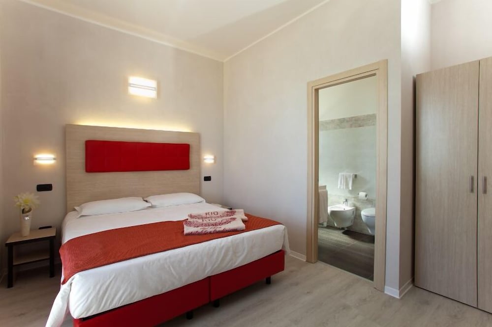 Standard Double or Twin Room photo 3