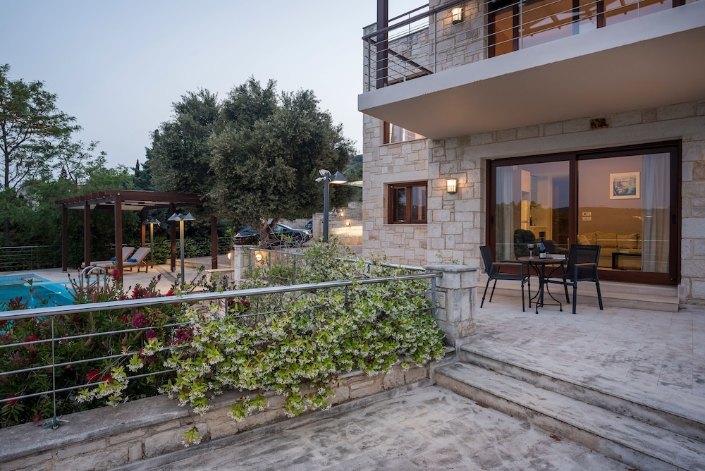 Deluxe One Bedroom Villa with Private Pool photo 2