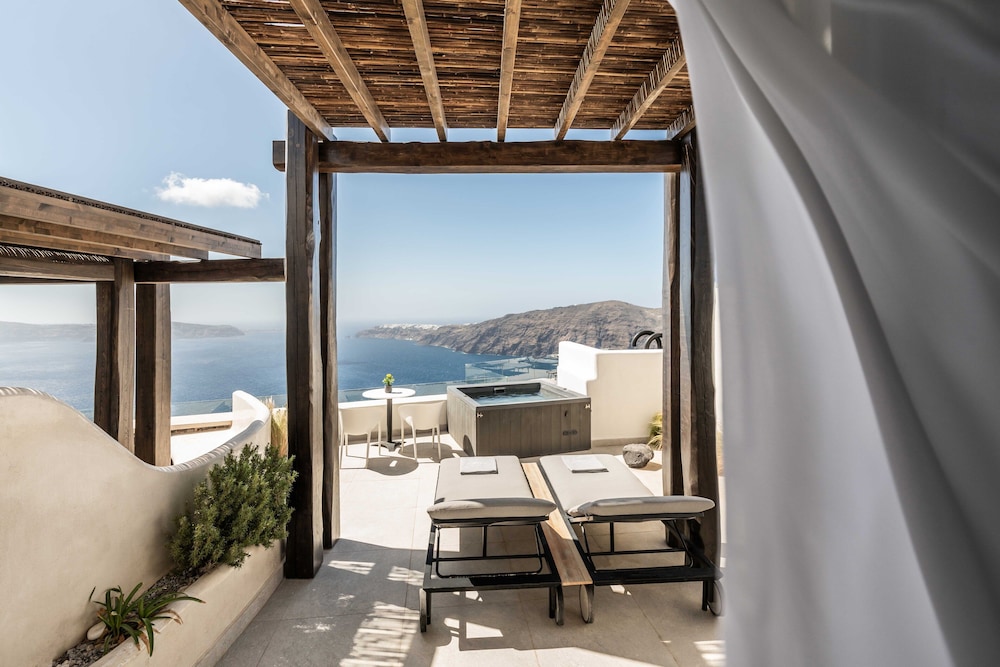 Premium Room Caldera View with Outdoor Mini Plunge Pool Double - Photo 10