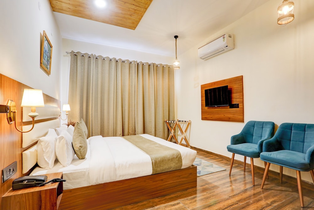 Deluxe Double Room, Balcony, Mountain View