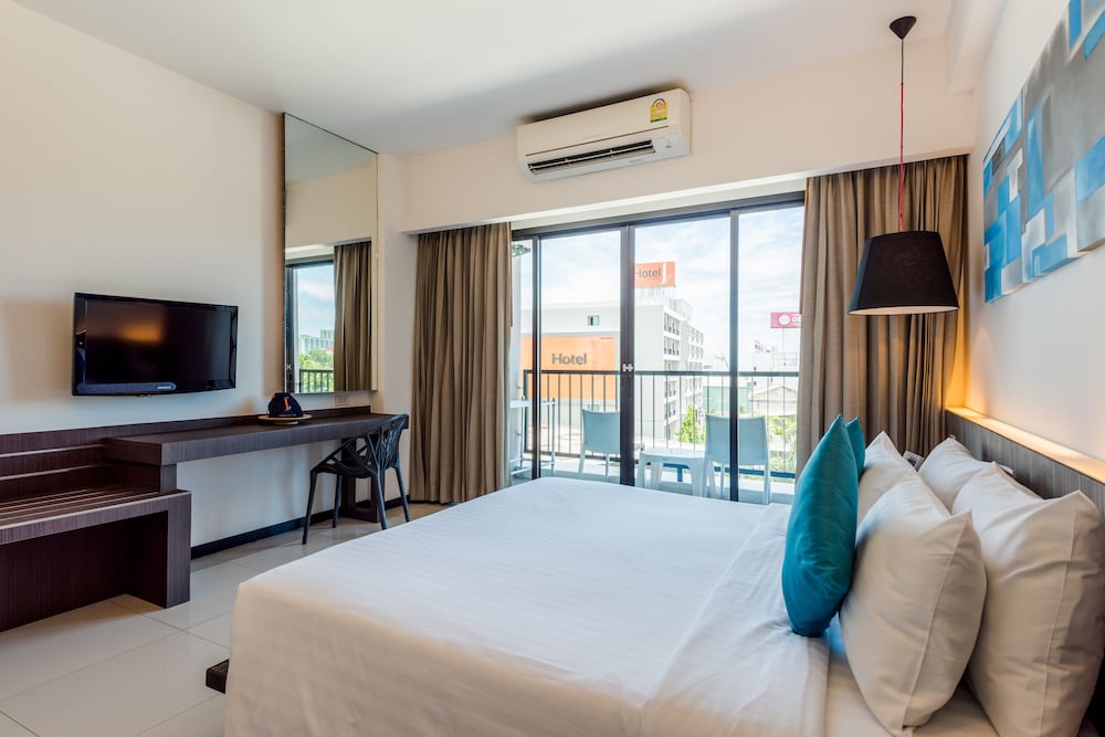 Deluxe King Room photo 2