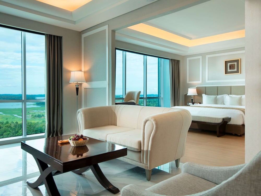 Executive Room, 1 King Bed, Smoking (Lake)