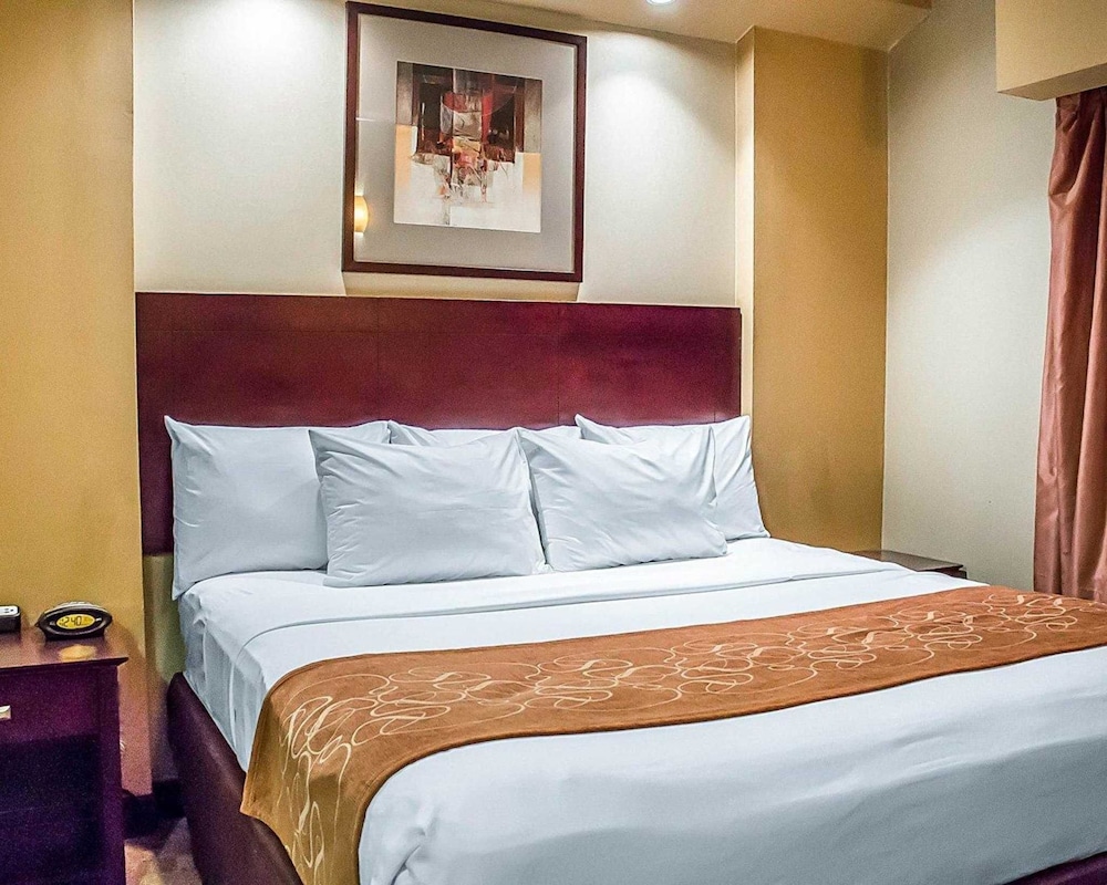 Suite, 1 King Bed with Sofa bed, Non Smoking - Photo 2