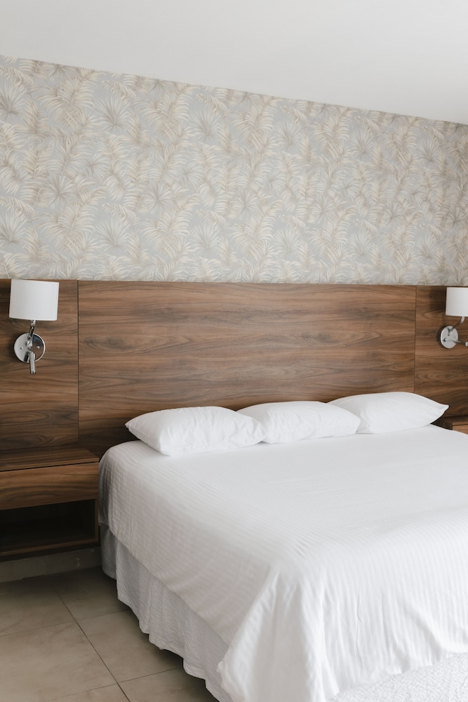 Standard Suite, Multiple Beds photo 1