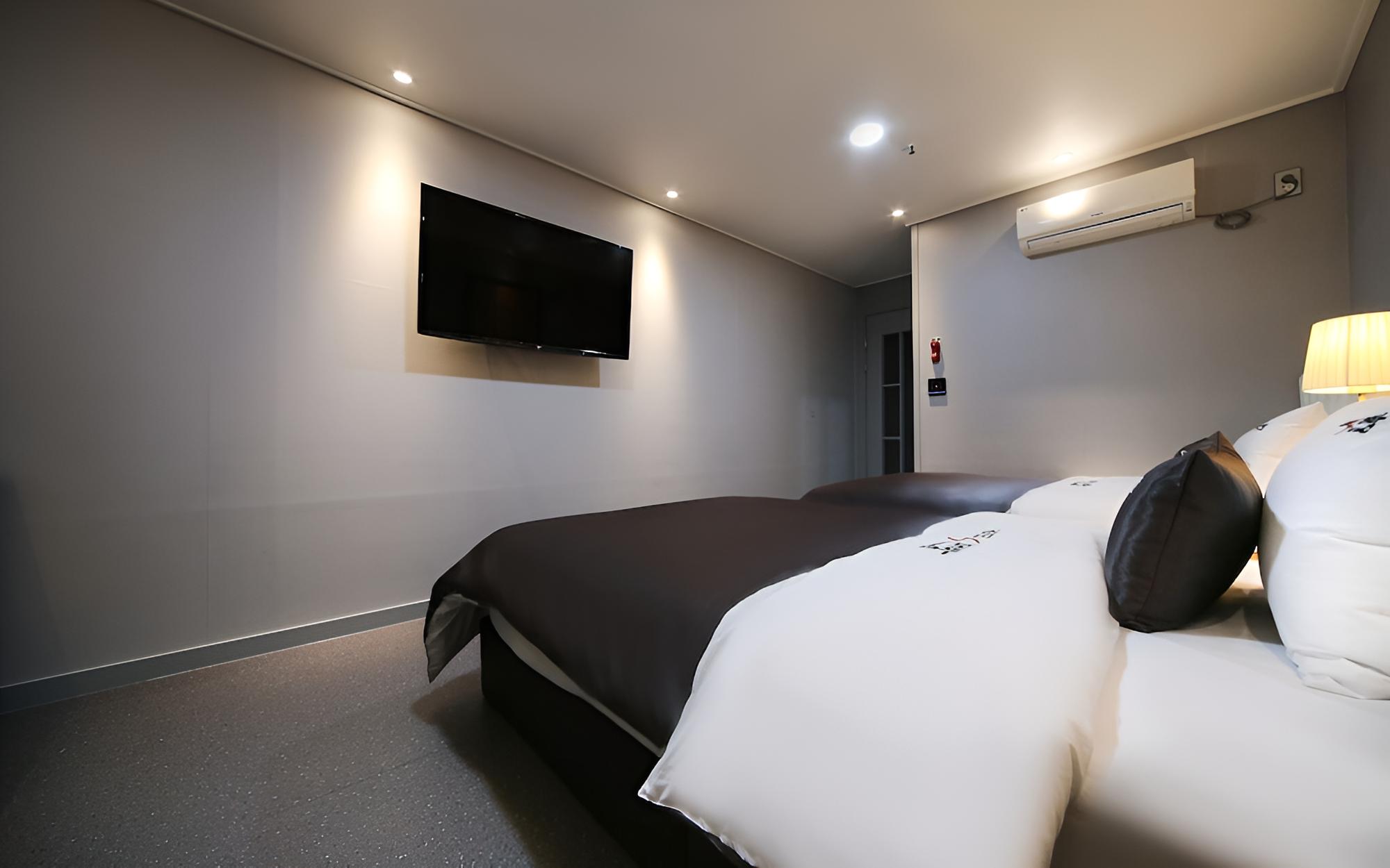 Room (VIP Twin-Breakfast provided (Monday-T) - Photo 10