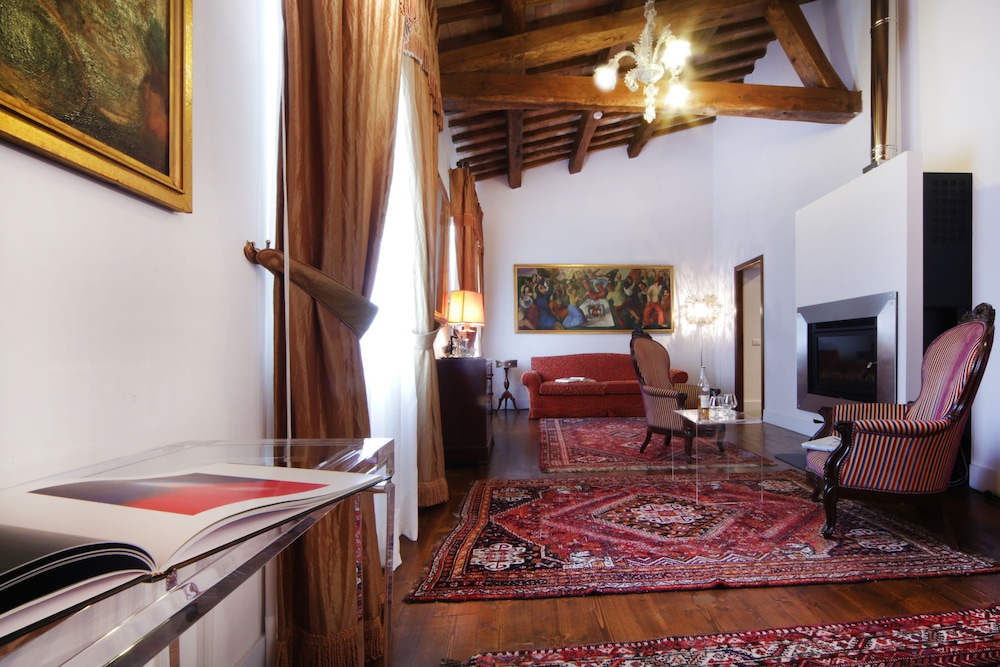 Royal Suite - Photo 1