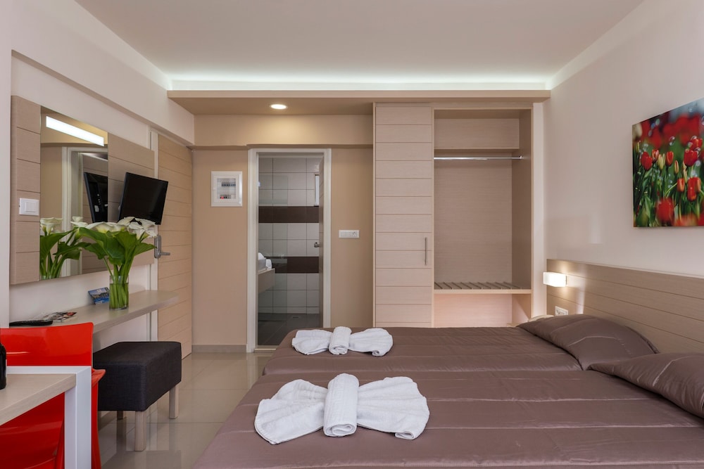 Standard Double Room - Photo 2