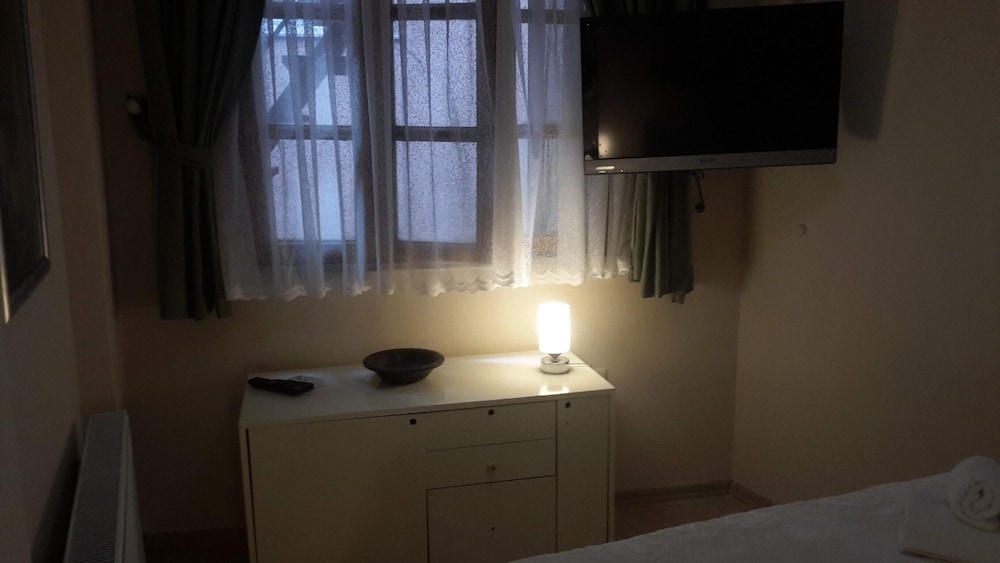 BED IN WOMAN DORMITORY ROOM photo 3
