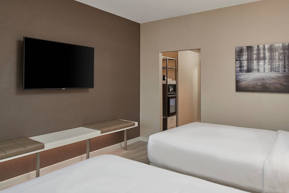 Standard Room, 2 Queen Beds (Hearing Accessible) - Photo 2