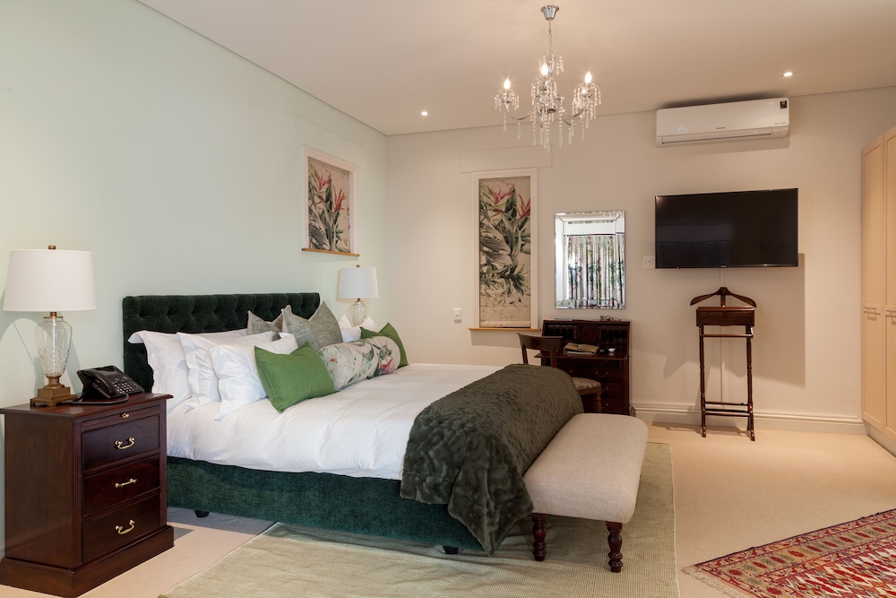Suite (Courtyard)