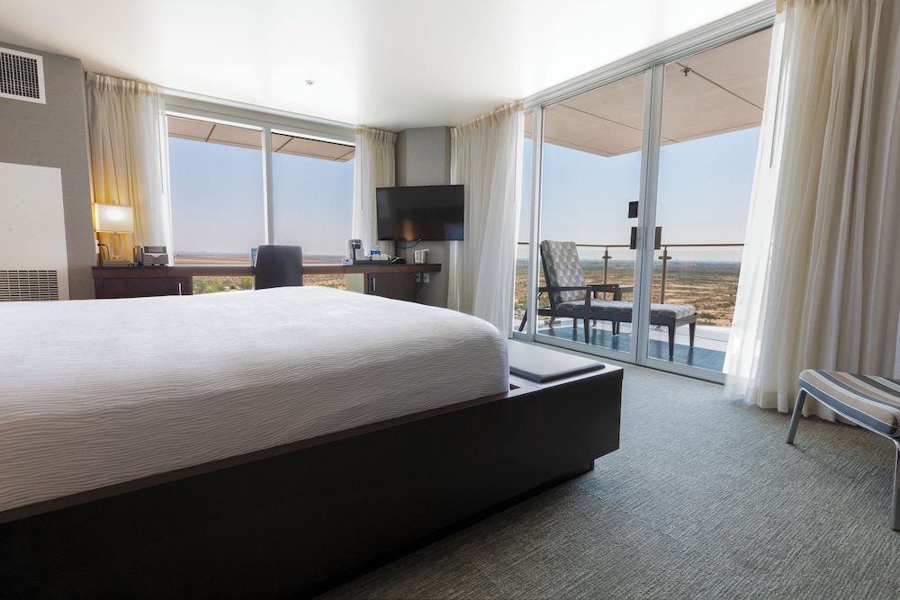Executive Room, 1 King Bed - Photo 2