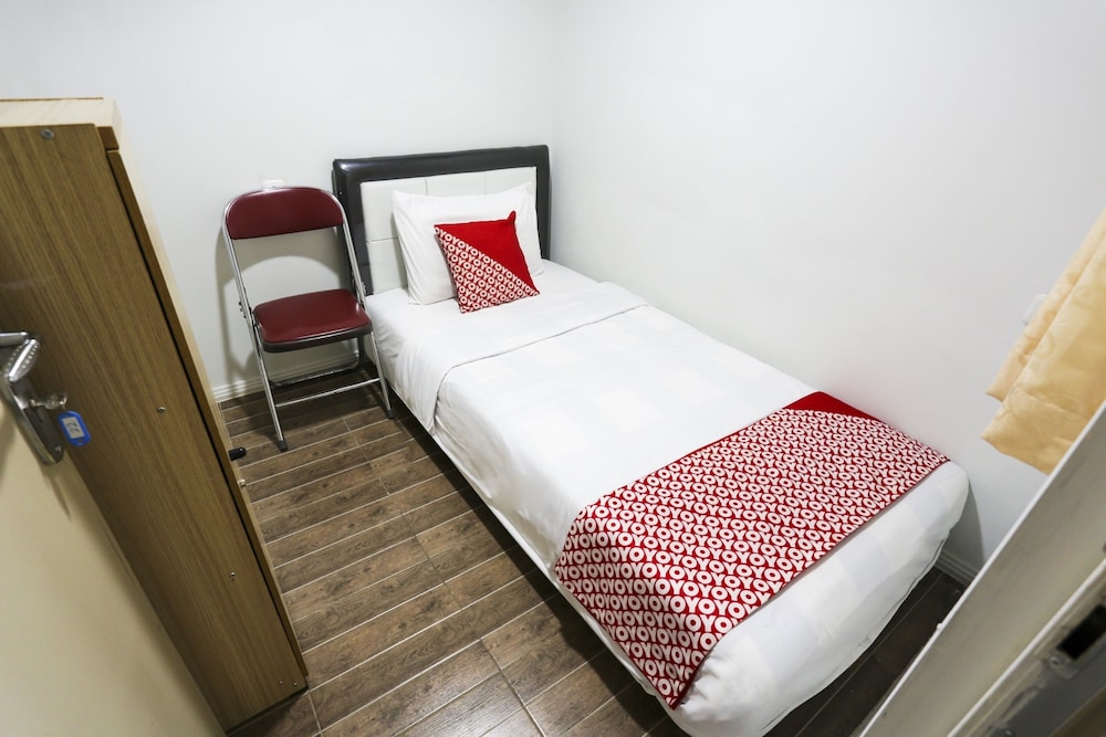 Standard Single Room - Photo 2