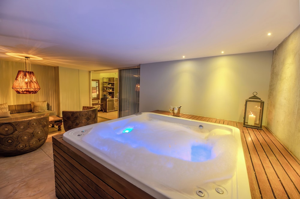 Suite, 1 King Bed, Jetted Tub - Photo 1
