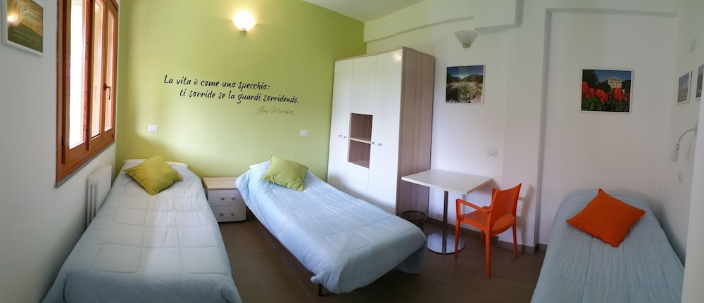 Basic Triple Room, Accessible, Shared Bathroom (Taranto) photo 1