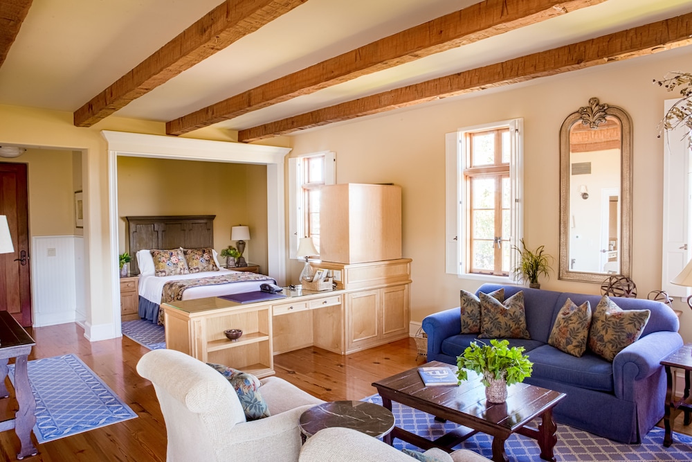Grappa Suite, 1 Queen Bed, Vineyard View photo 2