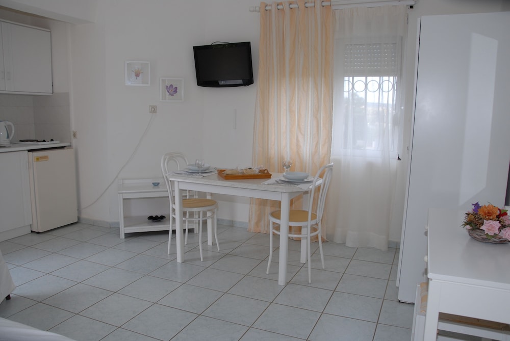 Studio, Sea View