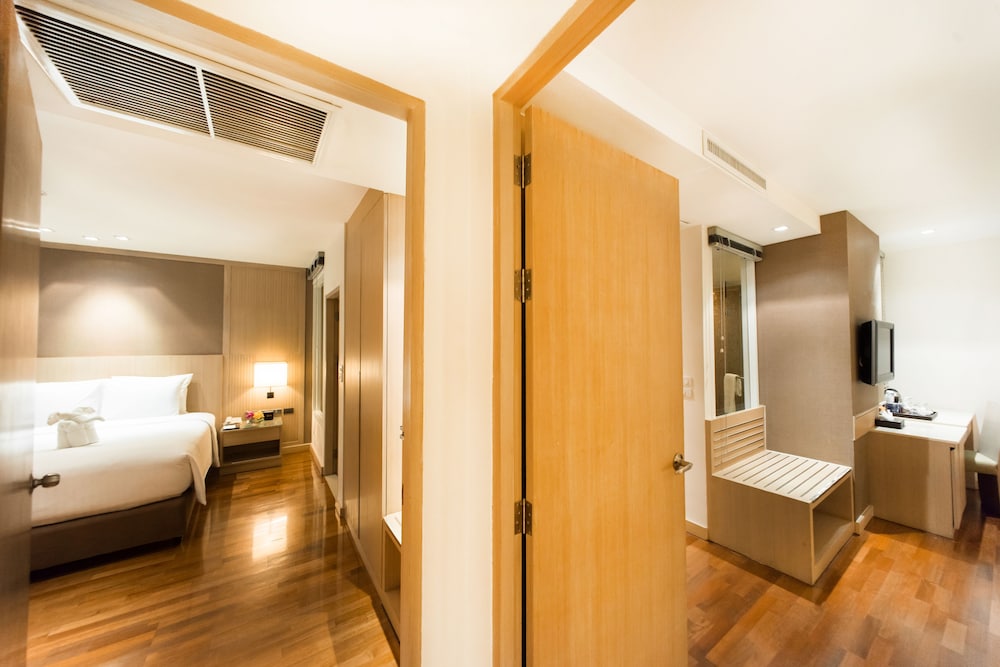 Two Bedroom Suite - Photo 12