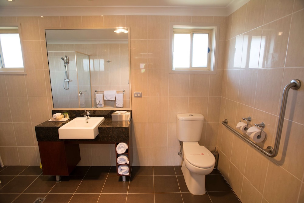 Deluxe Room, Multiple Beds, Non Smoking, Microwave - Photo 9