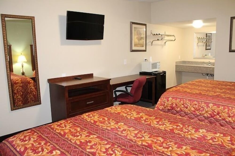 Standard Room, 2 Queen Beds, Non Smoking photo 2