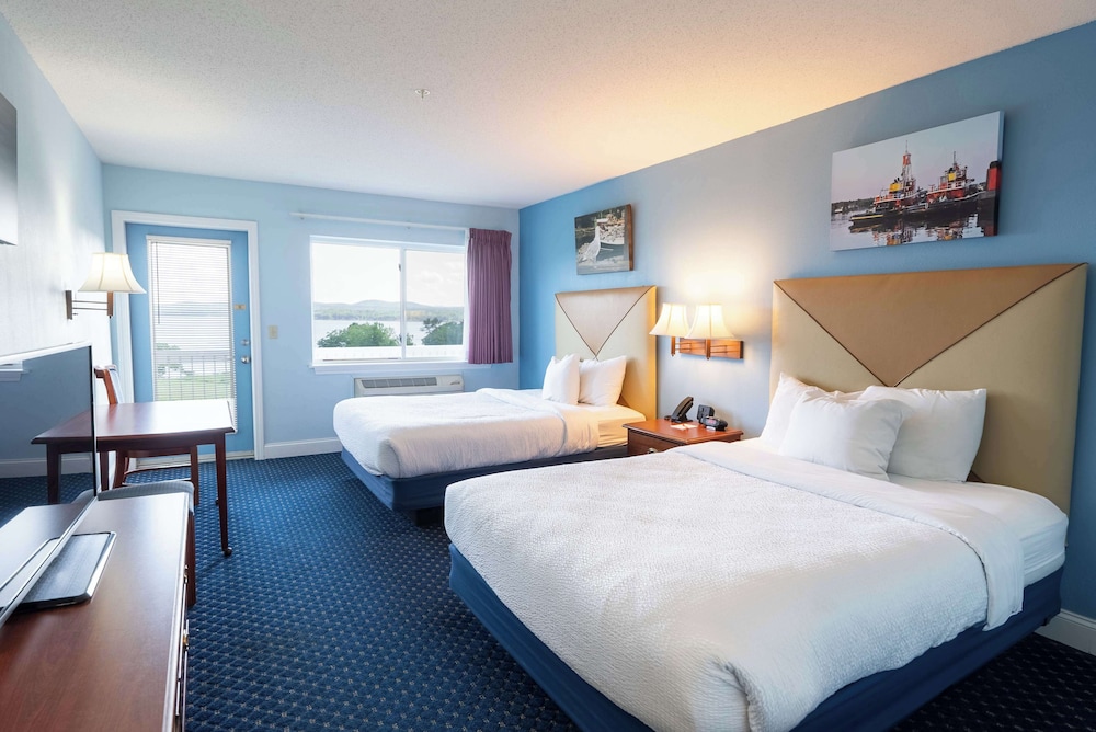 Standard Room, 2 Queen Beds, Balcony, Bay View - Photo 4