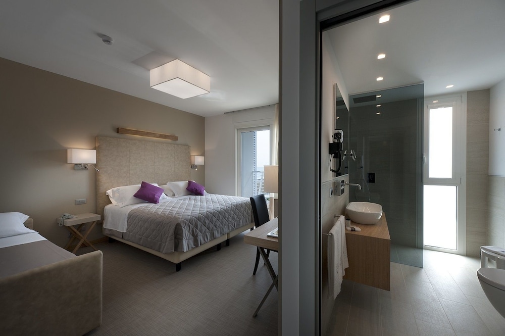 Deluxe Room, Partial Sea View (Beach Access Included)