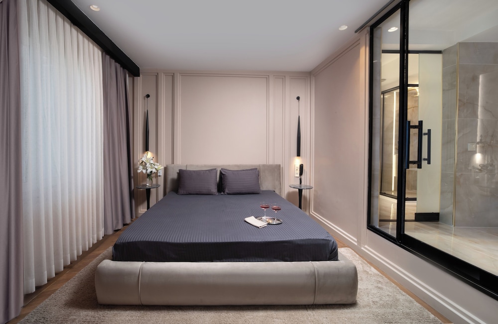 Executive Suite with Turkish Hammam - Spa Bath - Fireplace photo 3