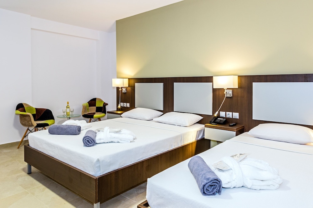 Superior Triple Room with Land View photo 3