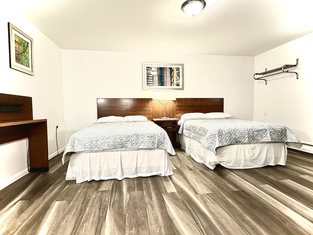 Standard Room, 2 Double Beds, Non Smoking photo 3