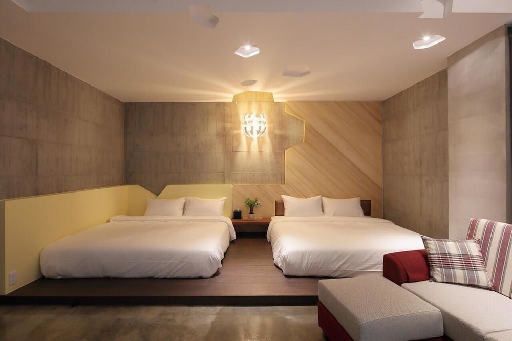 Quadruple Room (E) - Photo 1