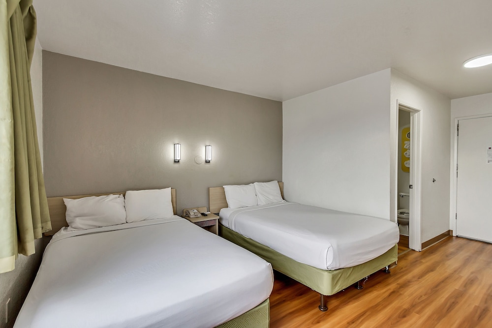 Standard Room, 2 Double Beds, Non Smoking photo 2