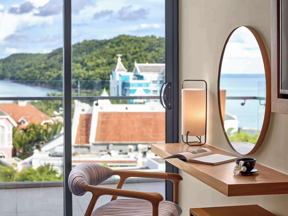 Superior Suite, Balcony (1 King Bed) - Photo 7