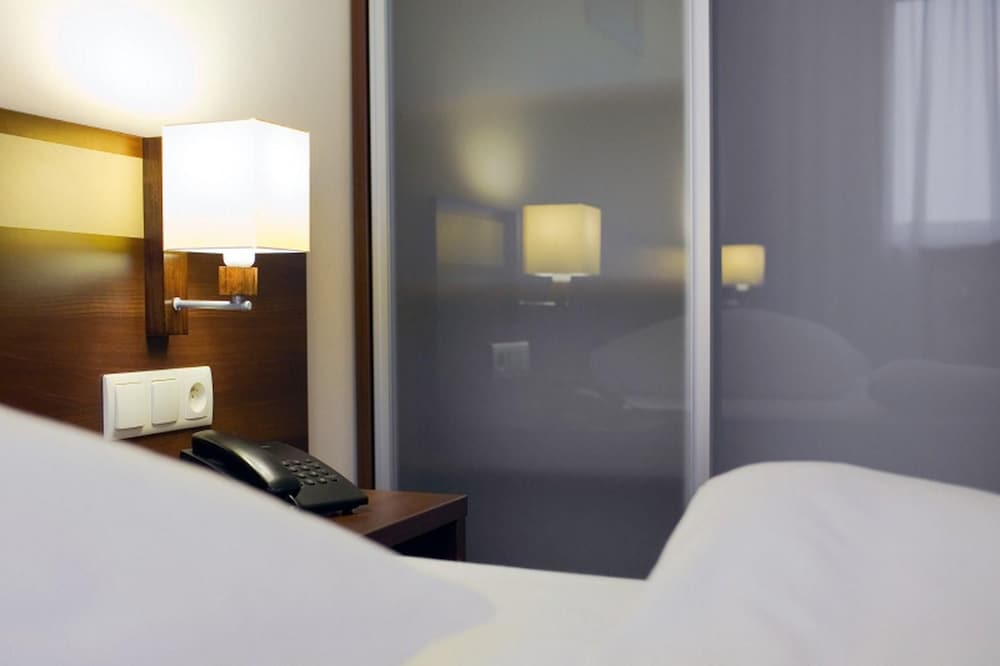 Double or Twin Room - Photo 5