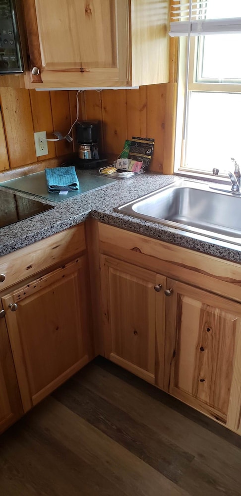 Comfort Room, 1 King Bed, Kitchenette, Mountain View photo 3