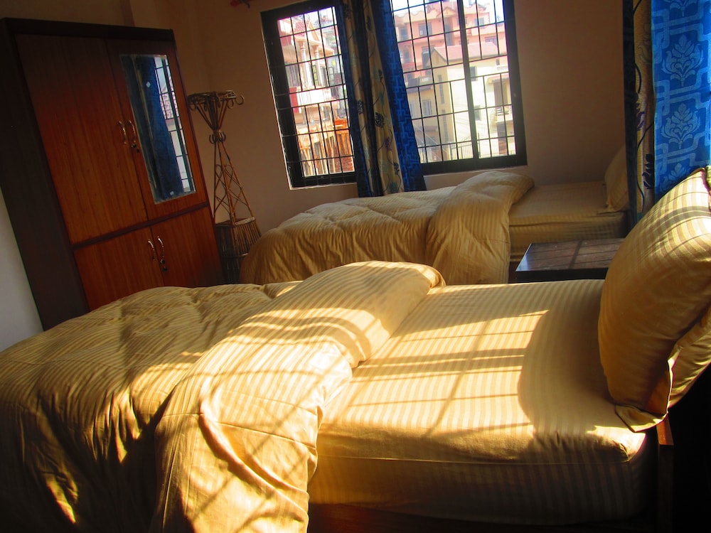 Twin Room, Non Smoking, Hill View photo 1