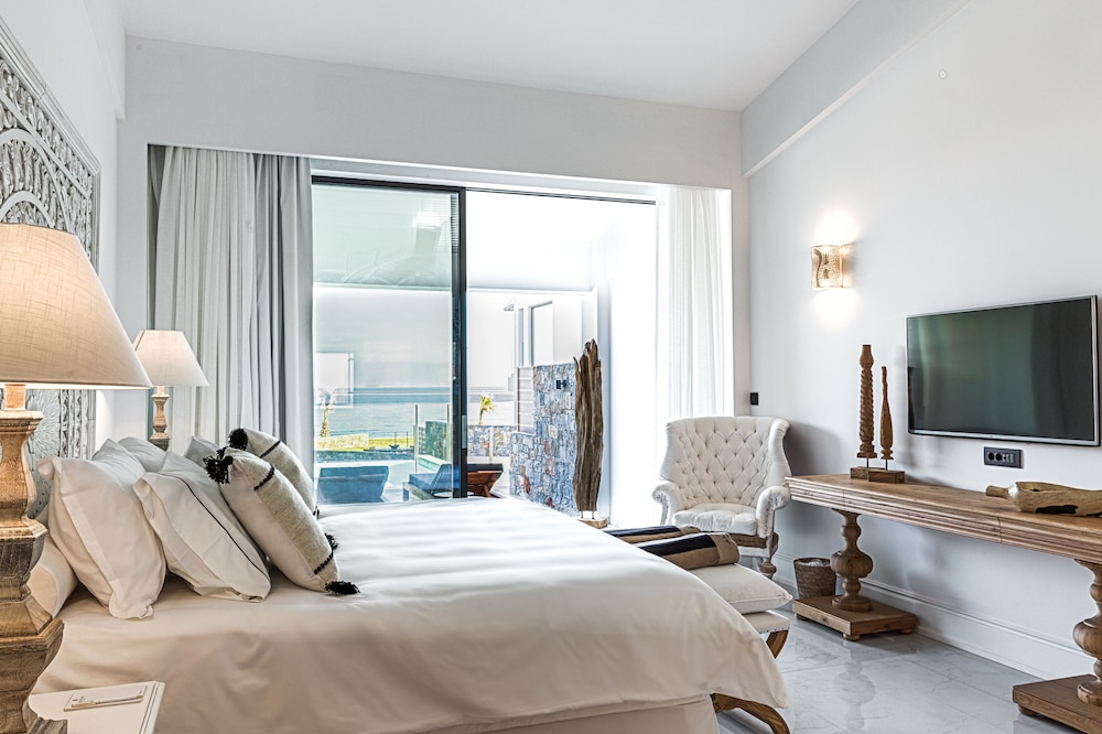 Luxury Loft, Private Pool, Beachfront