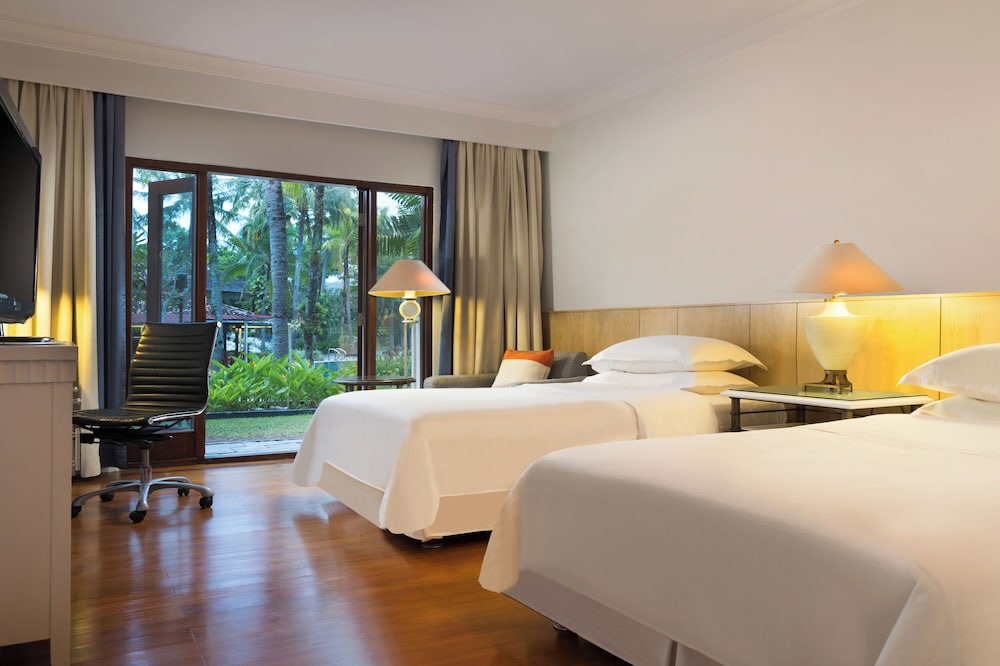Deluxe Twin Room with Terrace and Garden Access